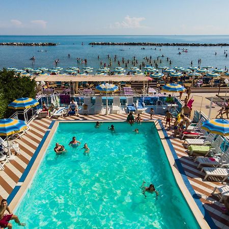 Bikini Tropicana Family Hotel Lido Di Savio Buitenkant foto