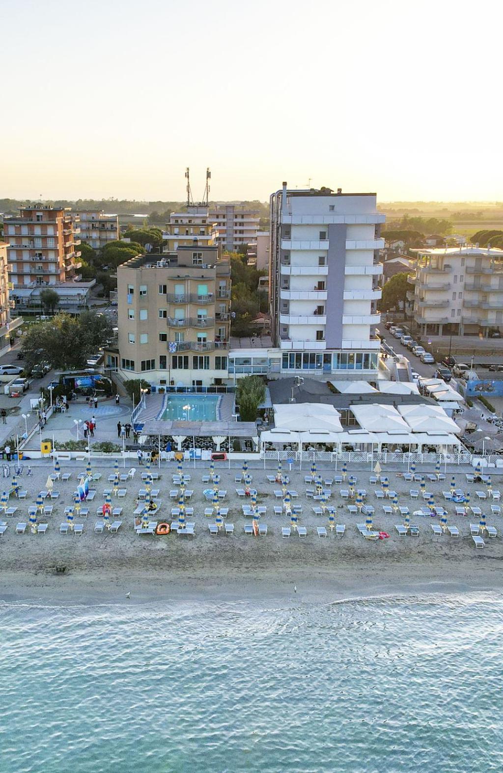 Bikini Tropicana Family Hotel Lido Di Savio Buitenkant foto